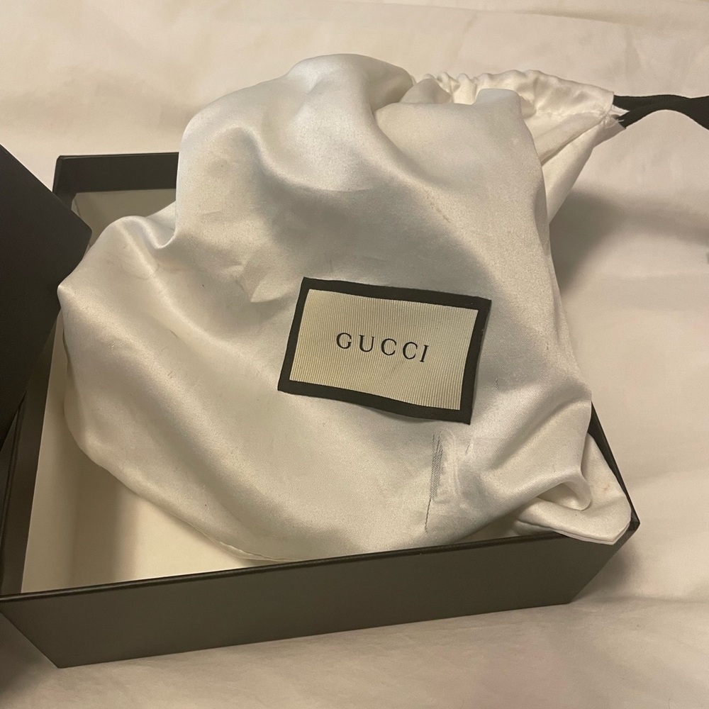 Gucci Black Leather Belt with Gold Buckle - Picture 4 of 6